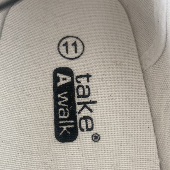 NWT Dark navy and white slip on striped shoe 11 - Picture 3 of 13